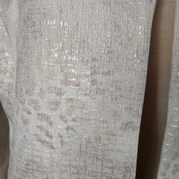 Open front cream and silver jacket - Picture 3 of 8